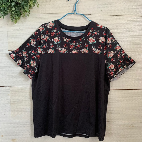 Tops - Floral Short Sleeve Blouse. Size XXL